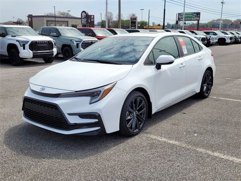 Used 2025 Toyota Corolla SE image 3