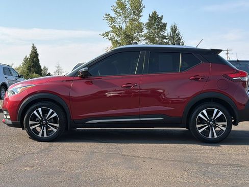 Used 2020 Nissan Kicks SR w/ SR Premium Package FWD image 6