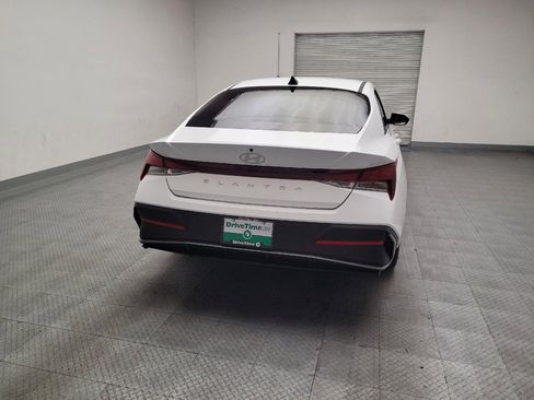 Used 2025 Hyundai Elantra SE FWD image 7