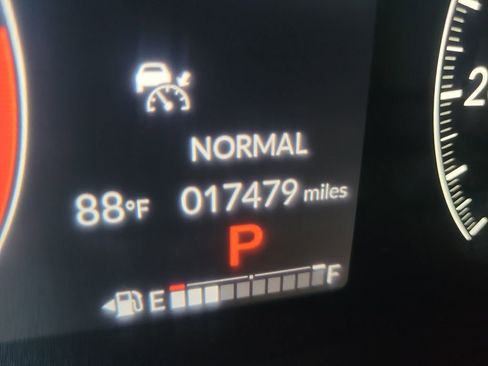 Used 2025 Honda Pilot TrailSport image 30