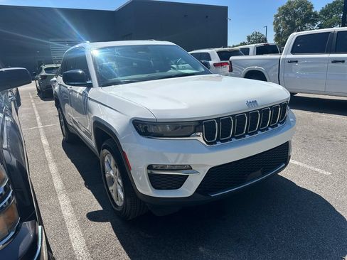 Used 2023 Jeep Grand Cherokee Limited AWD/4WD image 4