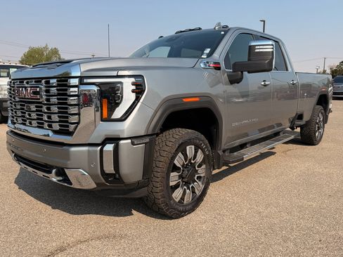 Used 2025 GMC Sierra 3500 Denali w/ Denali Reserve Package AWD/4WD image 3