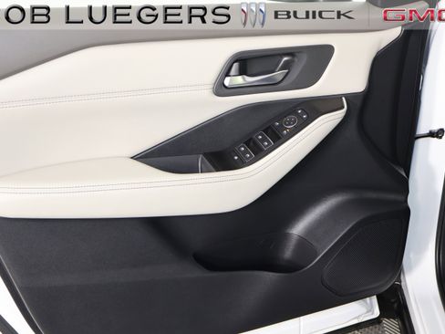 Used 2024 Nissan Rogue SL image 7