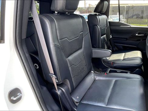 Used 2025 Lexus GX 550 w/ Accessory Package (2T) AWD/4WD image 31