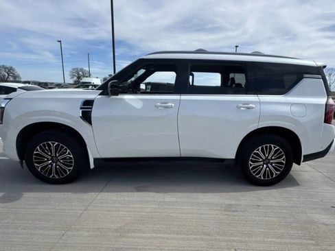 Used 2025 Nissan Armada Platinum image 5
