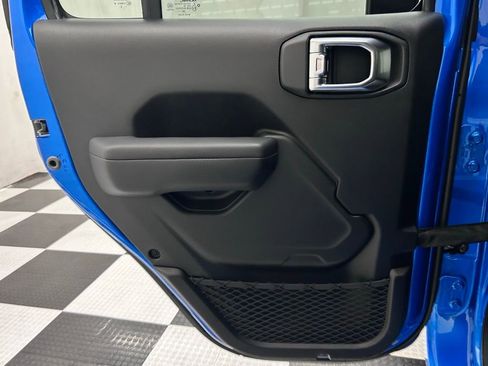 New 2025 Jeep Gladiator Sport image 16