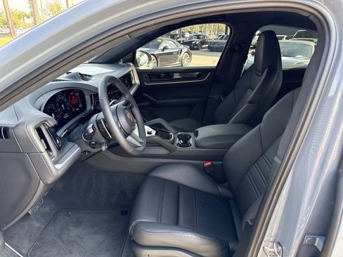 Certified 2025 Porsche Cayenne Turbo GT image 8