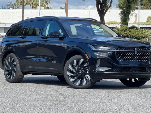 New 2026 Lincoln Nautilus Reserve w/ Jet Appearance Package AWD/4WD image 2