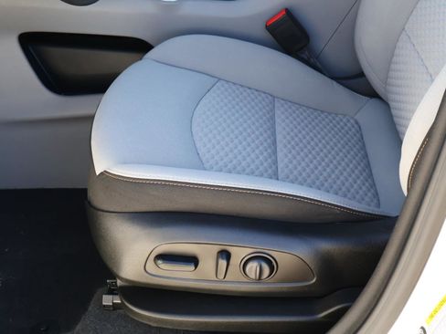 Used 2021 GMC Terrain SLE w/ Driver Convenience Package image 13