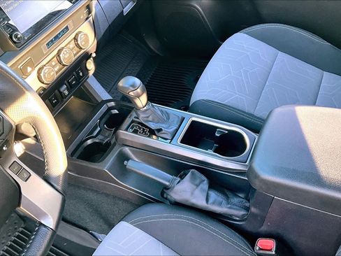 Certified 2022 Toyota Tacoma TRD Off-Road image 16