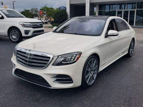 Used 2019 Mercedes-Benz S 560 Sedan w/ AMG Line Exterior image 3