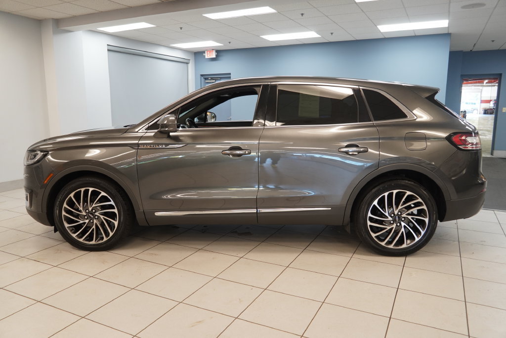 Used 2019 Lincoln Nautilus Reserve AWD/4WD image 2