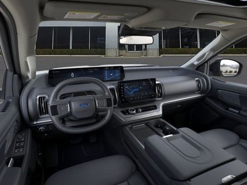 New 2026 Ford Expedition Platinum image 9