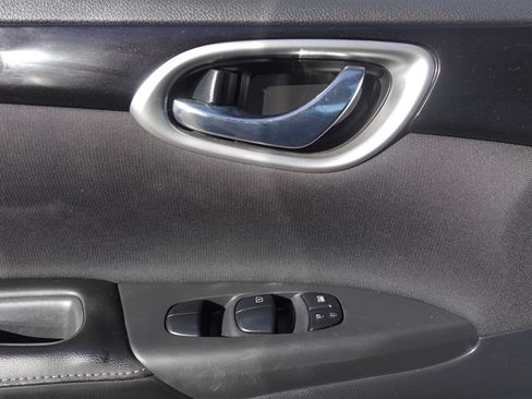 Used 2019 Nissan Sentra SV w/ Special Edition Package FWD image 12