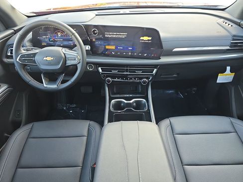 New 2026 Chevrolet Traverse LT w/ Sun and Wheel Package FWD image 9