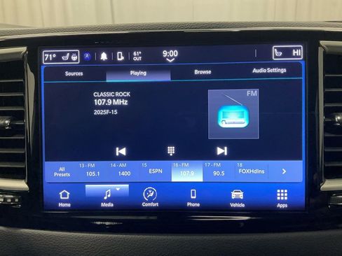 Used 2023 Chrysler Pacifica Touring-L image 24