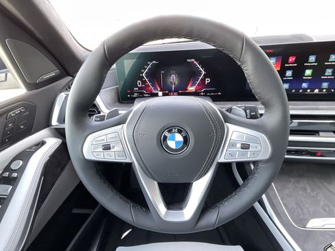 New 2026 BMW X7 xDrive40i w/ Premium Package image 13