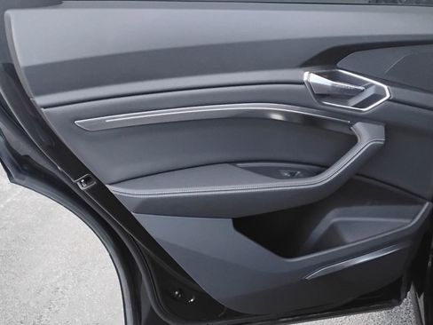 Used 2023 Audi e-tron Premium Plus w/ Premium Plus Package image 20