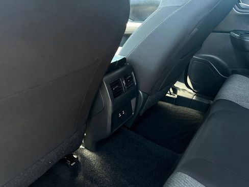 Used 2025 Nissan Rogue SV FWD image 24