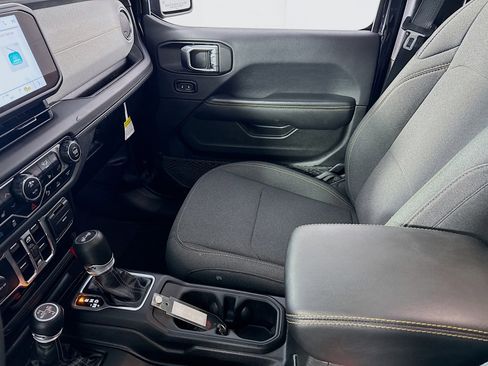 Used 2025 Jeep Wrangler Unlimited Sahara w/ Safety Group image 23