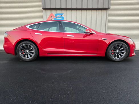 Used 2019 Tesla Model S Performance image 9