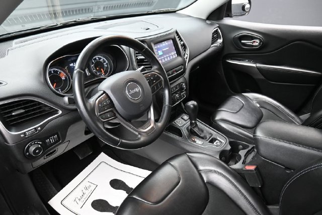 Used 2019 Jeep Cherokee Latitude Plus FWD image 19