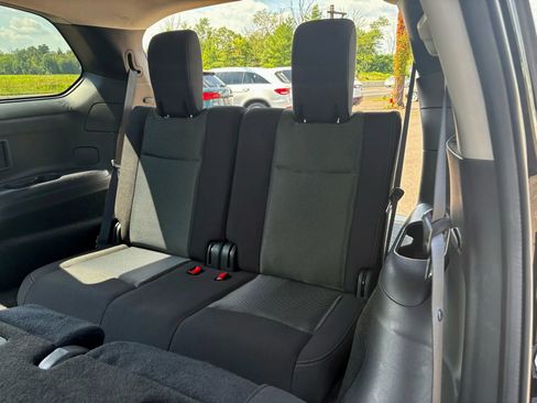 Used 2019 Nissan Pathfinder SV image 28