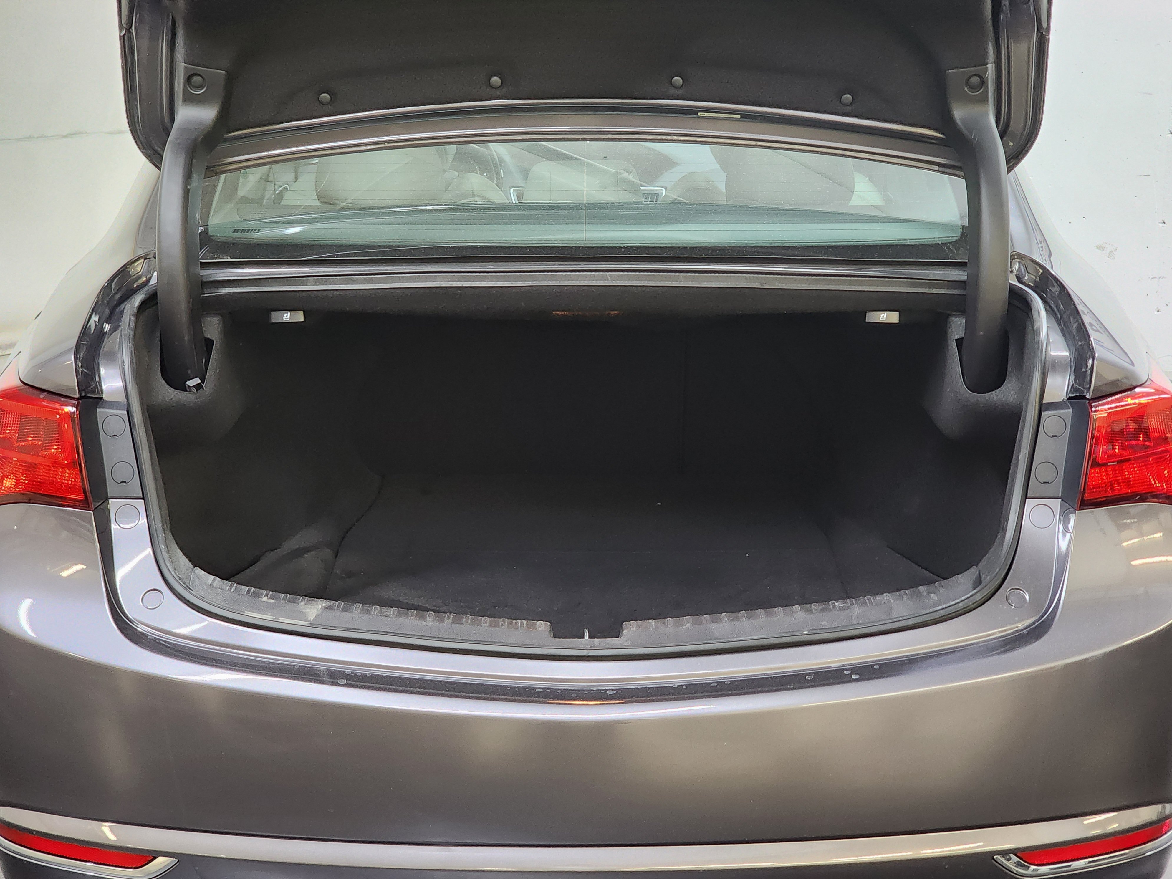 Used 2019 Acura TLX FWD image 9
