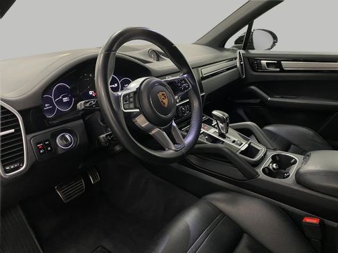Used 2020 Porsche Cayenne S image 4
