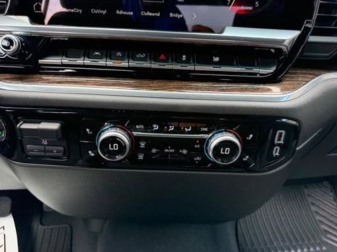 Used 2025 GMC Sierra 1500 SLE AWD/4WD image 15