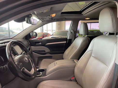 Used 2017 Toyota Highlander XLE image 16