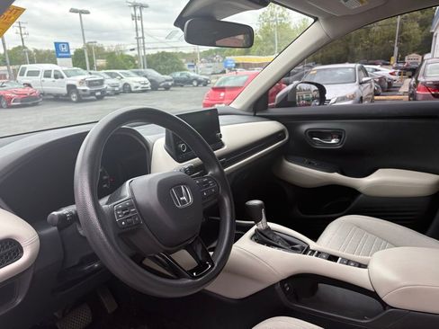 Used 2024 Honda HR-V LX image 7