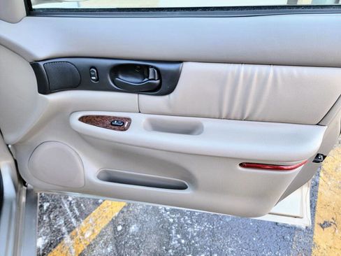 Used 2002 Buick Regal LS w/ LS Premium Pkg image 31