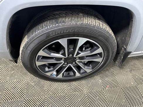 Used 2022 Jeep Grand Cherokee Overland w/ Advanced Protech Group III image 10