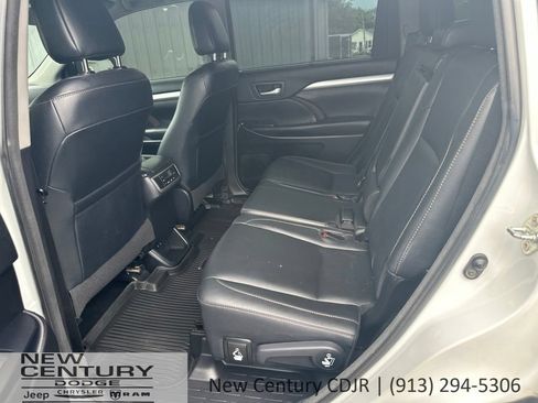 Used 2018 Toyota Highlander XLE AWD/4WD image 8