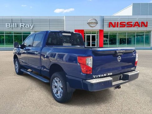 Used 2017 Nissan Titan SV image 3