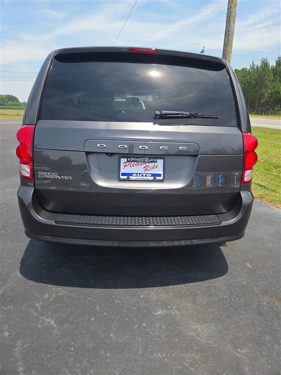 Used 2015 Dodge Grand Caravan SXT w/ Blacktop Package FWD image 3