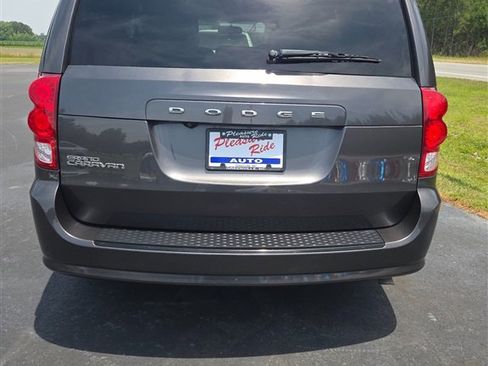 Used 2015 Dodge Grand Caravan SXT w/ Blacktop Package FWD image 3