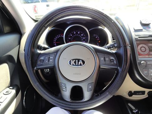 Used 2013 Kia Soul ! w/ Premium Pkg image 22