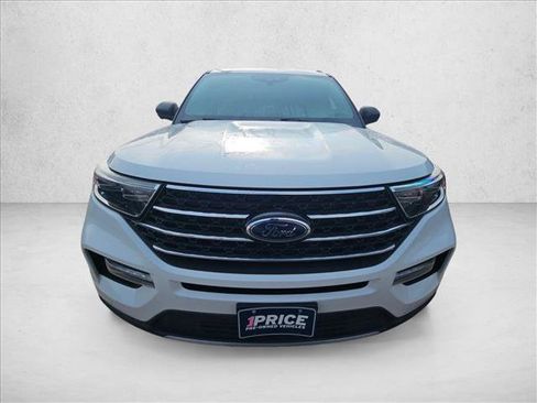 Used 2020 Ford Explorer XLT w/ Equipment Group 202A RWD image 2