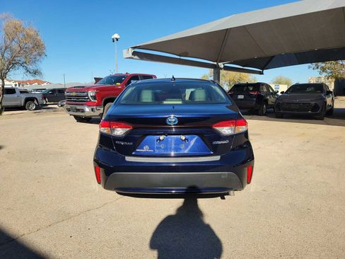 Used 2021 Toyota Corolla LE w/ Carpet Mat Package (TMS) image 5
