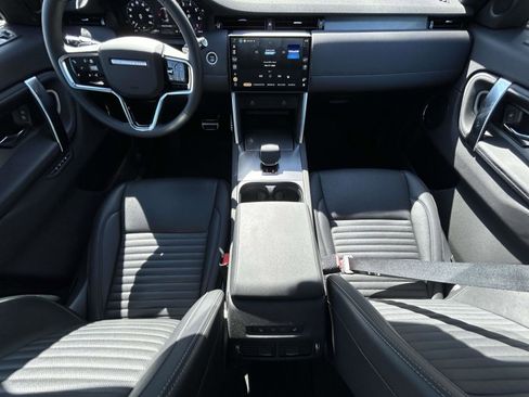 Used 2025 Land Rover Discovery Sport Dynamic SE image 13
