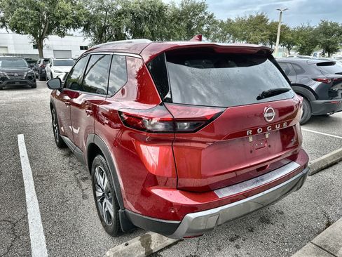 Used 2024 Nissan Rogue SL w/ SL Premium Package FWD image 6