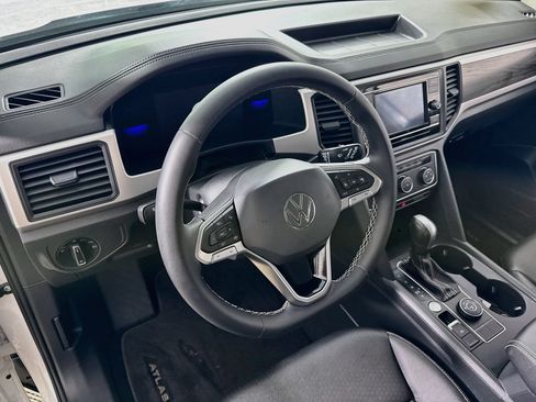 Used 2023 Volkswagen Atlas SE AWD/4WD image 12