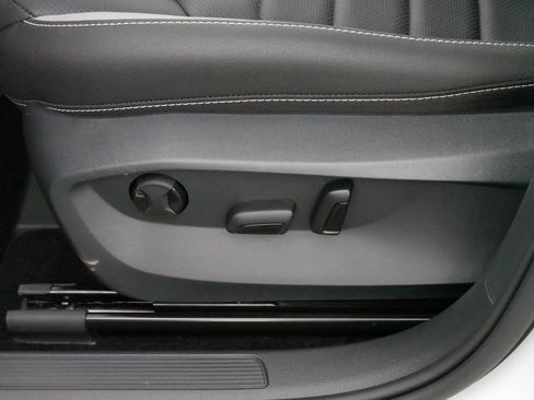 Certified 2024 Volkswagen Taos SEL image 20