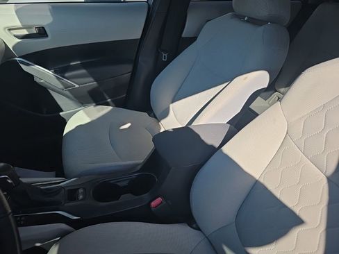 Used 2022 Toyota Corolla Cross LE image 19