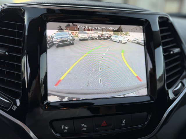 Used 2021 Jeep Cherokee Limited AWD/4WD image 23
