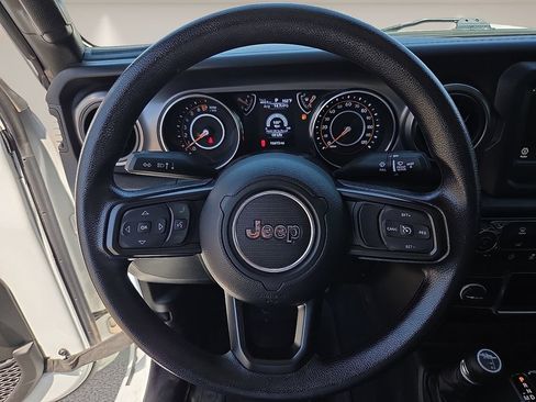 Used 2023 Jeep Gladiator Sport AWD/4WD image 15
