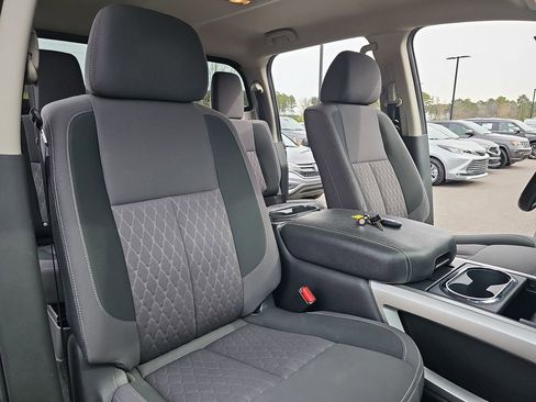 Used 2024 Nissan Titan SV w/ SV Convenience Package image 13