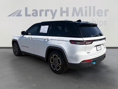 Used 2023 Jeep Grand Cherokee Trailhawk w/ Advanced Protech Group II AWD/4WD image 4